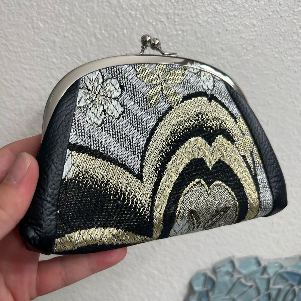 Black & Gold Change Pouch - Picture 4 of 6